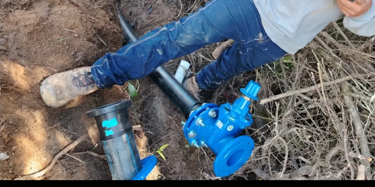 Instalación de válvula de acueducto en zanja
